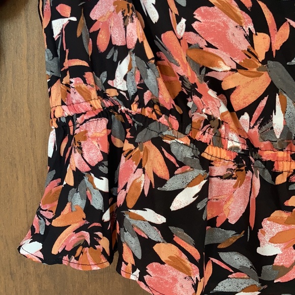 Zac & Rachel rouched sleeve floral top size PL - Picture 7 of 17